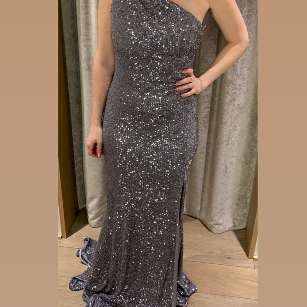 Crushed silver sequin gown Pronovias size 6 - Picture 3 of 7